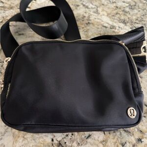 Lululemon belt bag 2L